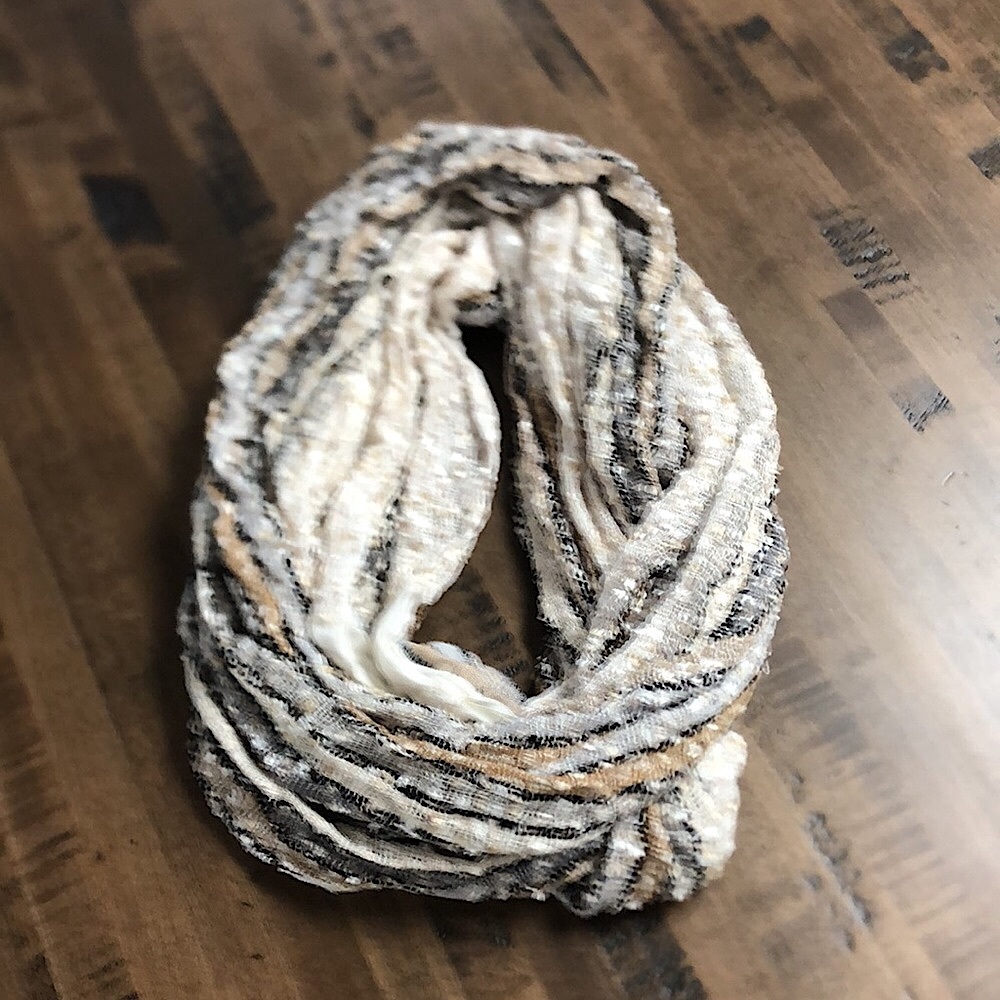 Striped scarf - Picture 5 of 5